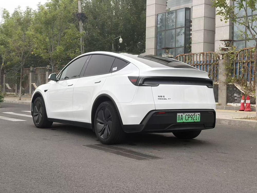 Tesla Model Y 2026 #5 Tesla Model Y 2026 صورة سيارة #5