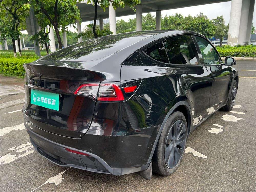 Tesla Model Y 2023 car image #7