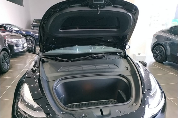 Tesla Model Y 2023 #20 Tesla Model Y 2023 car image #20