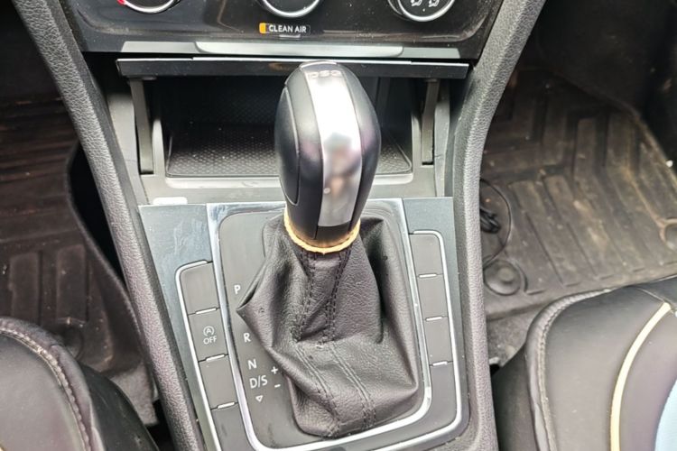 Volkswagen Golf 2019 car image #14