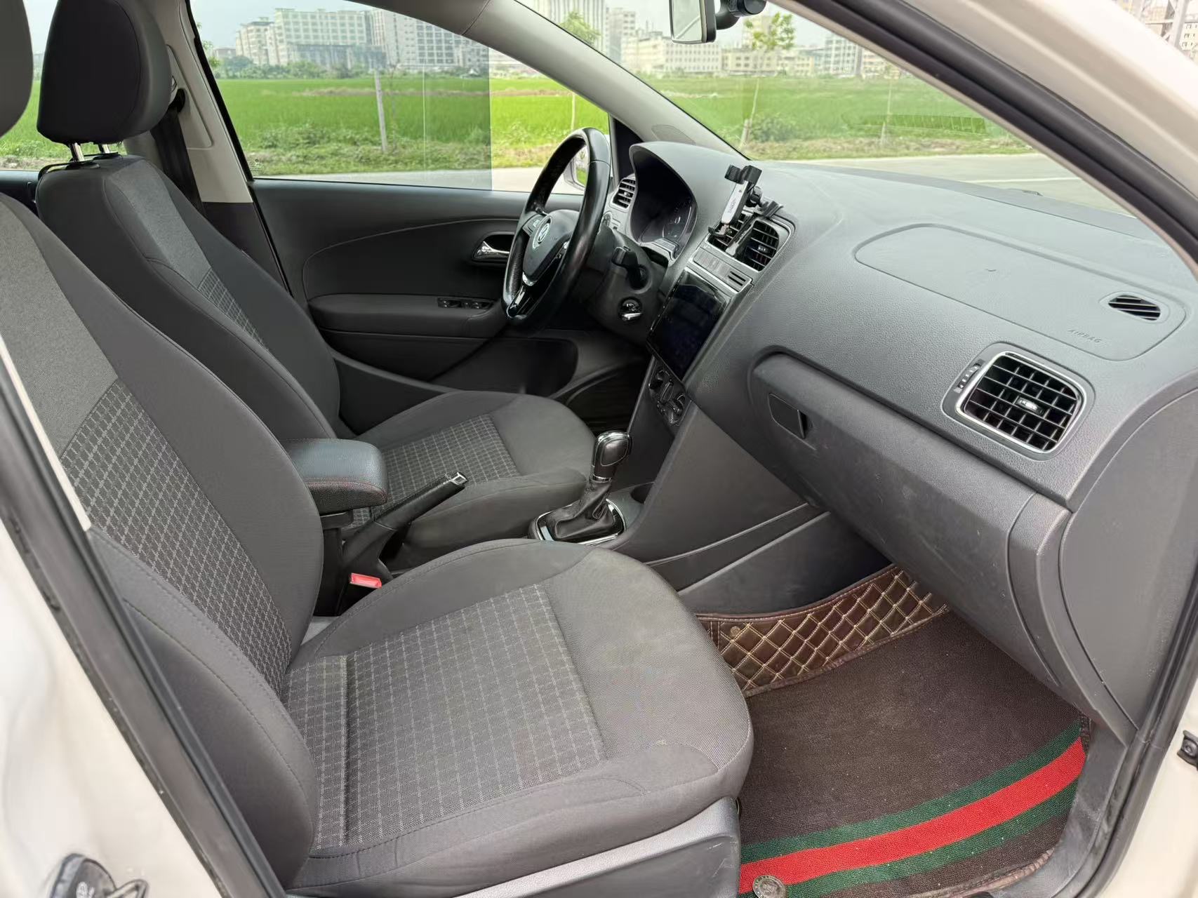 Volkswagen Polo 2017 car image #5