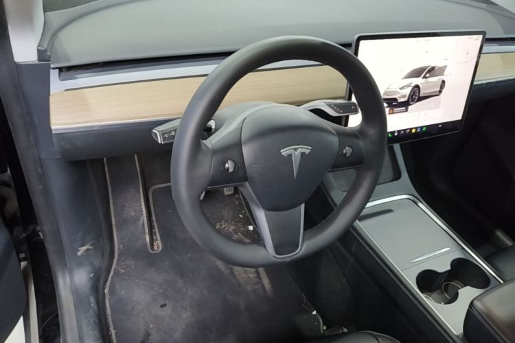 Tesla Model Y 2022 #11 Tesla Model Y 2022 car image #11