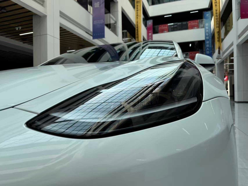 Tesla Model 3 2022 car image #15