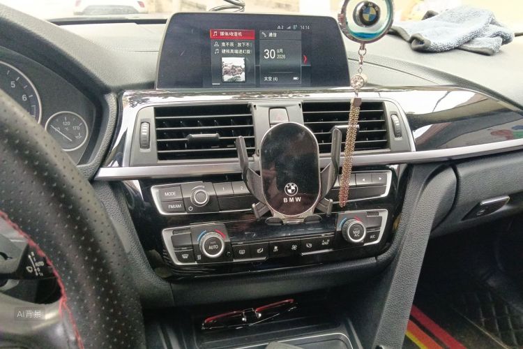BMW 3 Series 2018 car image #15