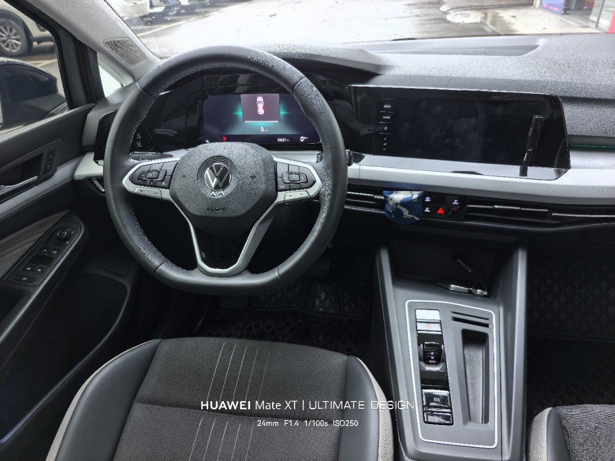 Volkswagen Golf 2023 #5 Volkswagen Golf 2023 صورة سيارة #5