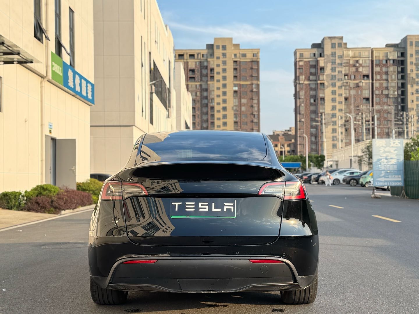 Tesla Model Y 2023 car image #9