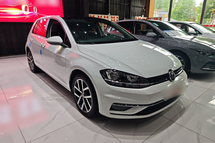 Volkswagen Golf 2020 car image #4