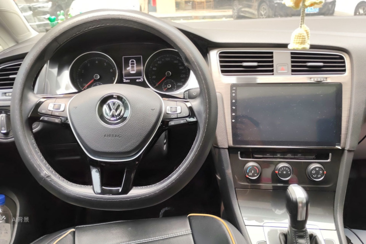 Volkswagen Golf 2018 car image #11