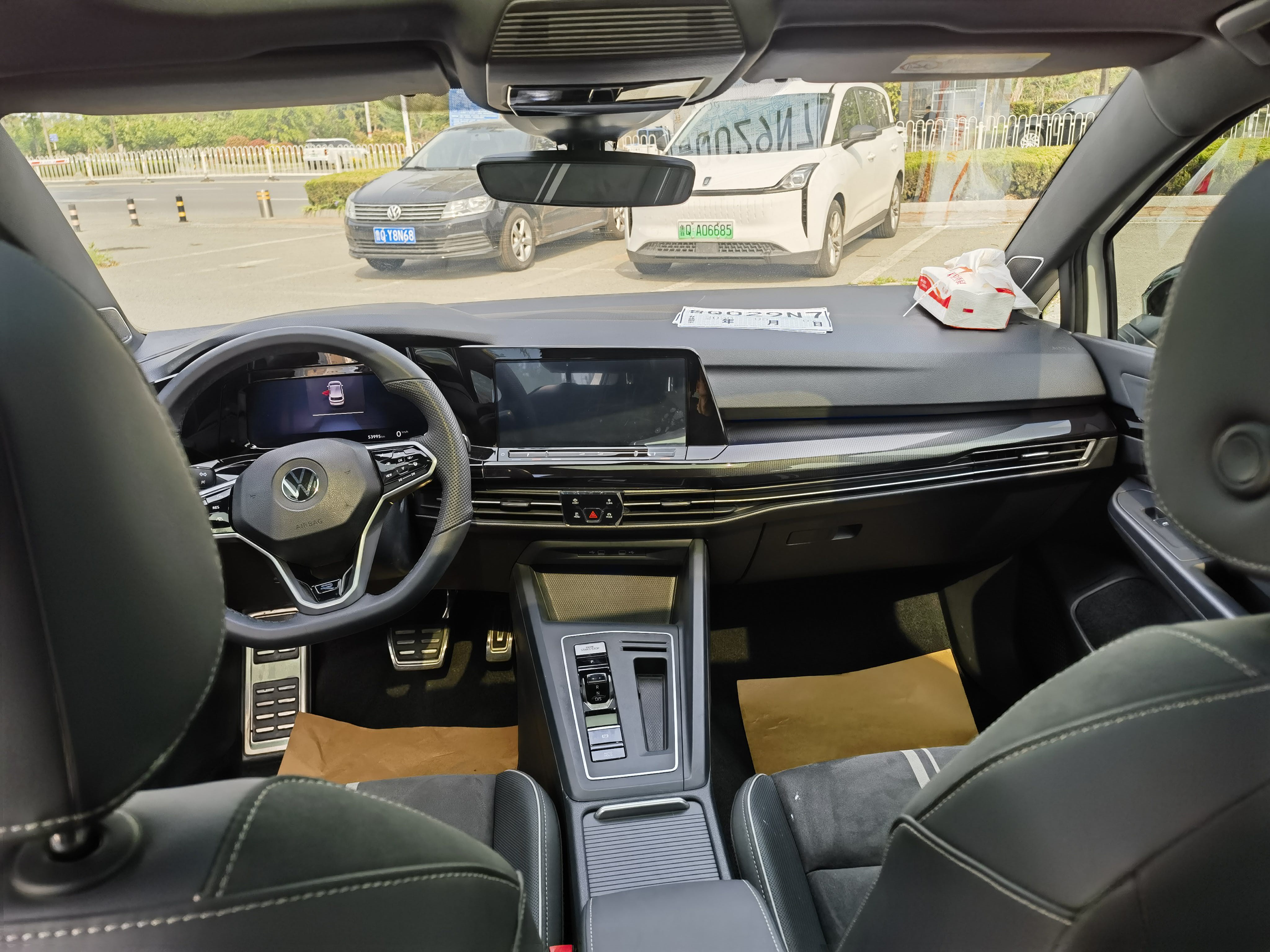 Volkswagen Golf 2023 car image #7