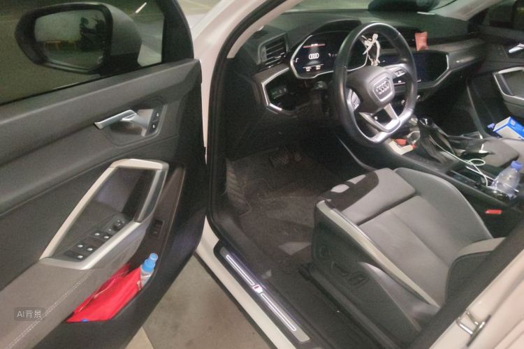 Audi Q3 2023 car image #18