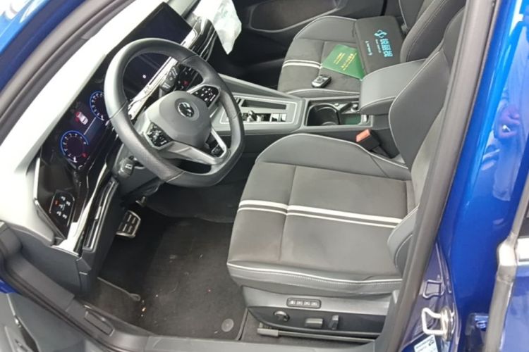 Volkswagen Golf 2021 car image #17