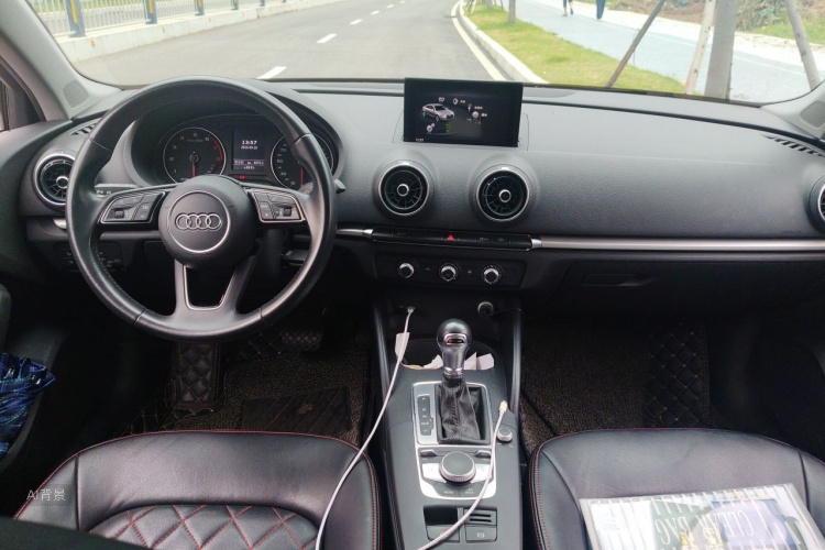 Audi A3 2018 car image #11