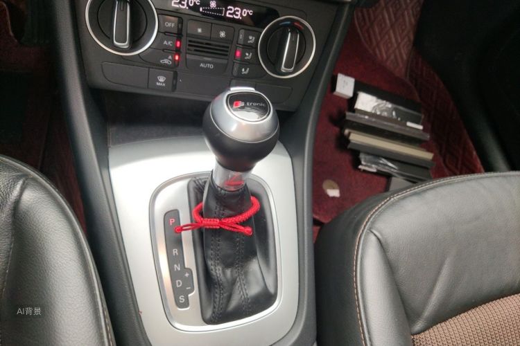 Audi Q3 2018 car image #16