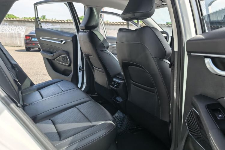 GEELY Emgrand 2023 car image #17