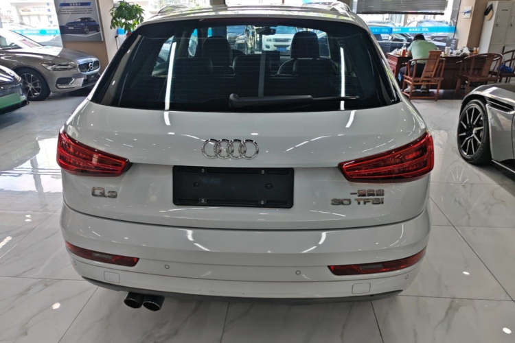Audi Q3 2018 car image #6