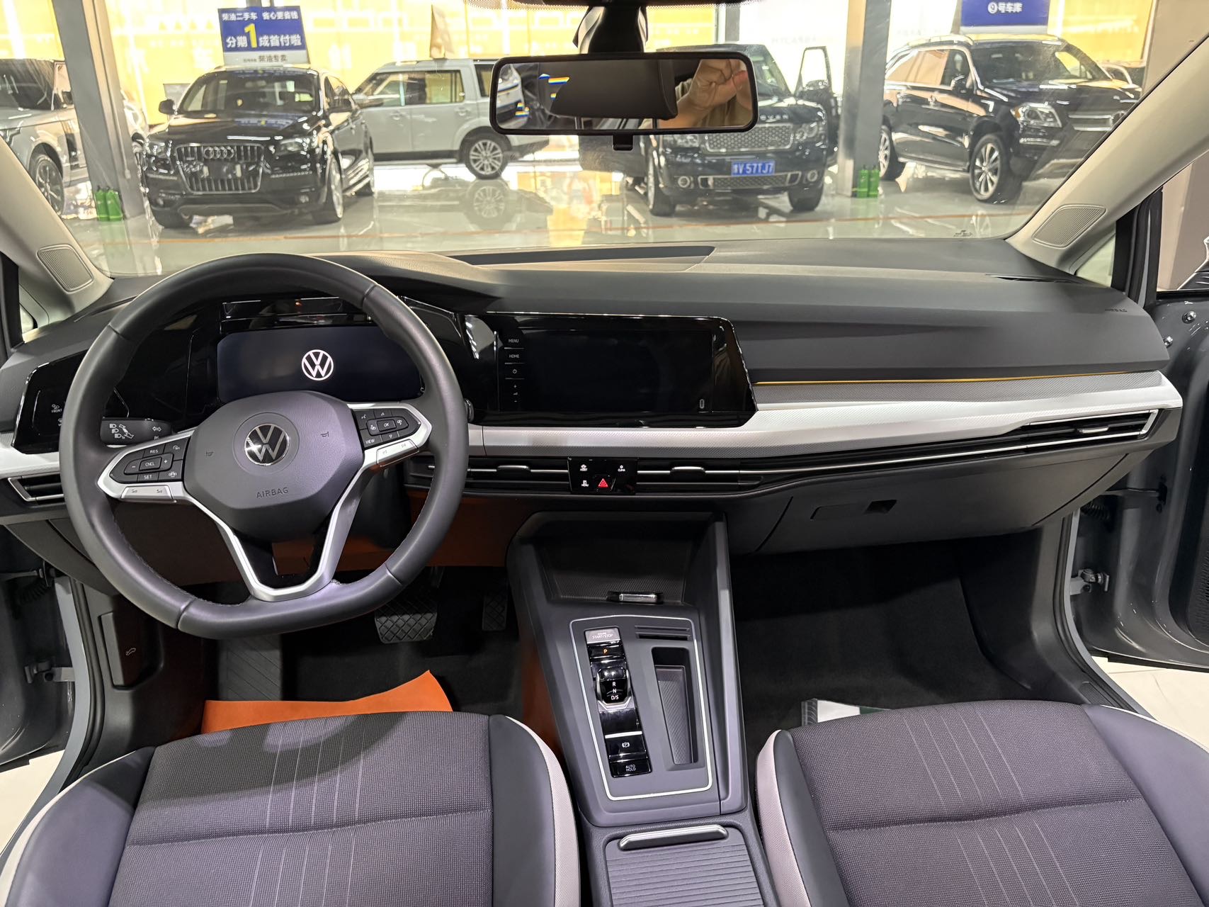 Volkswagen Golf 2023 car image #6
