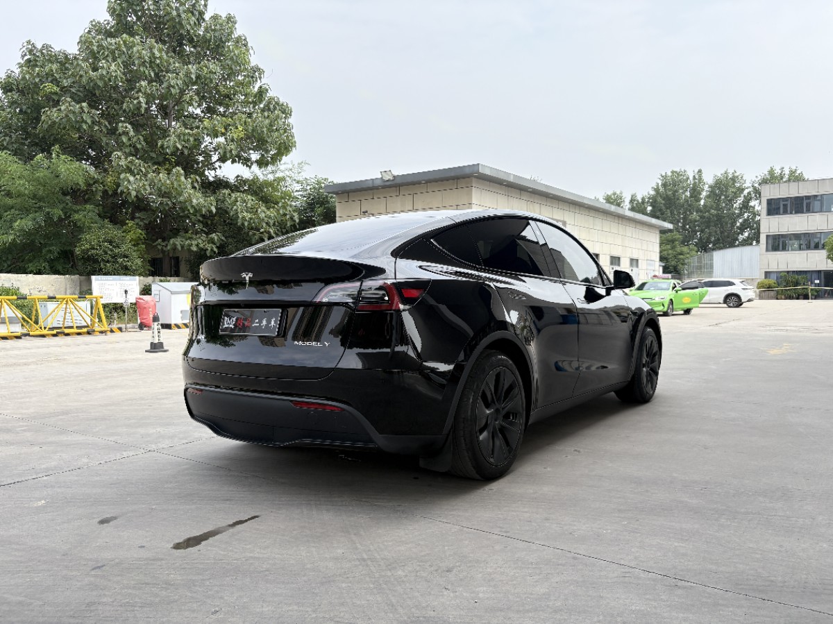 Tesla Model Y 2023 #9 Tesla Model Y 2023 car image #9
