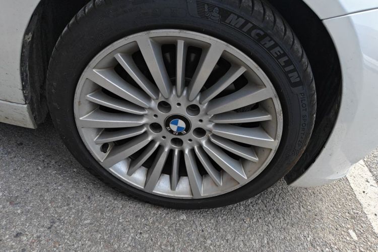 BMW 3 Series 2018 car image #9