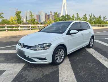 Volkswagen Golf 2018 car image 