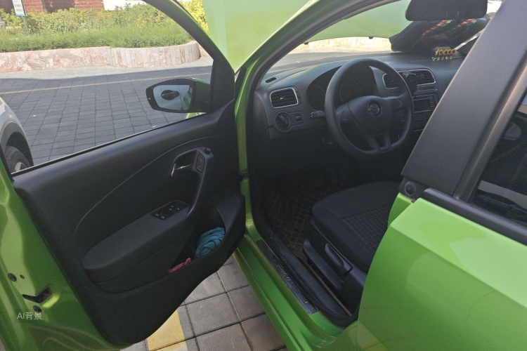 Volkswagen Polo 2015 #18 Volkswagen Polo 2015 car image #18