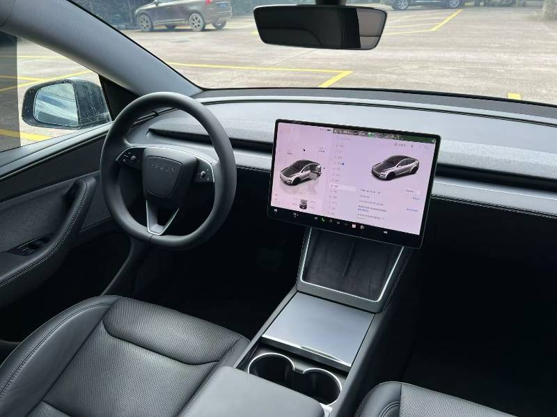 Tesla Model Y 2025 car image #8