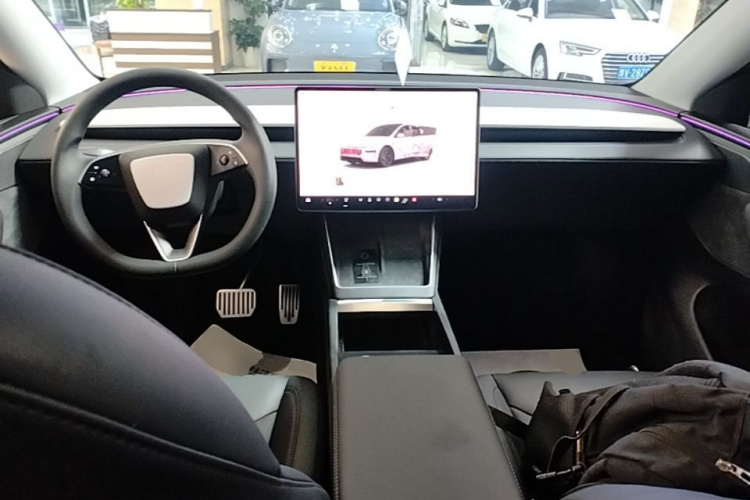 Tesla Model Y 2025 #10 Tesla Model Y 2025 صورة سيارة #10