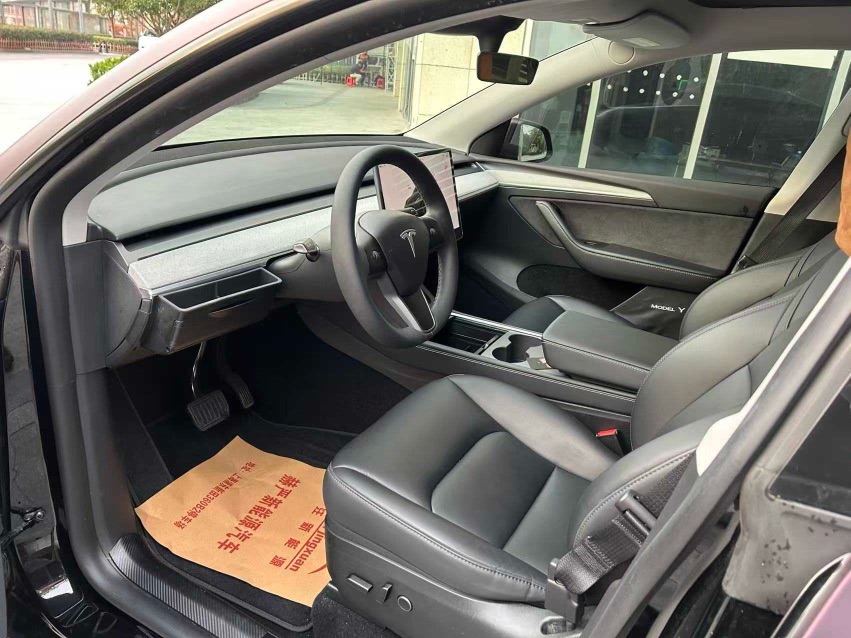 Tesla Model Y 2023 #4 Tesla Model Y 2023 car image #4