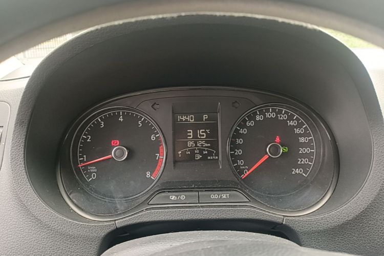 Volkswagen Polo 2016 car image #12