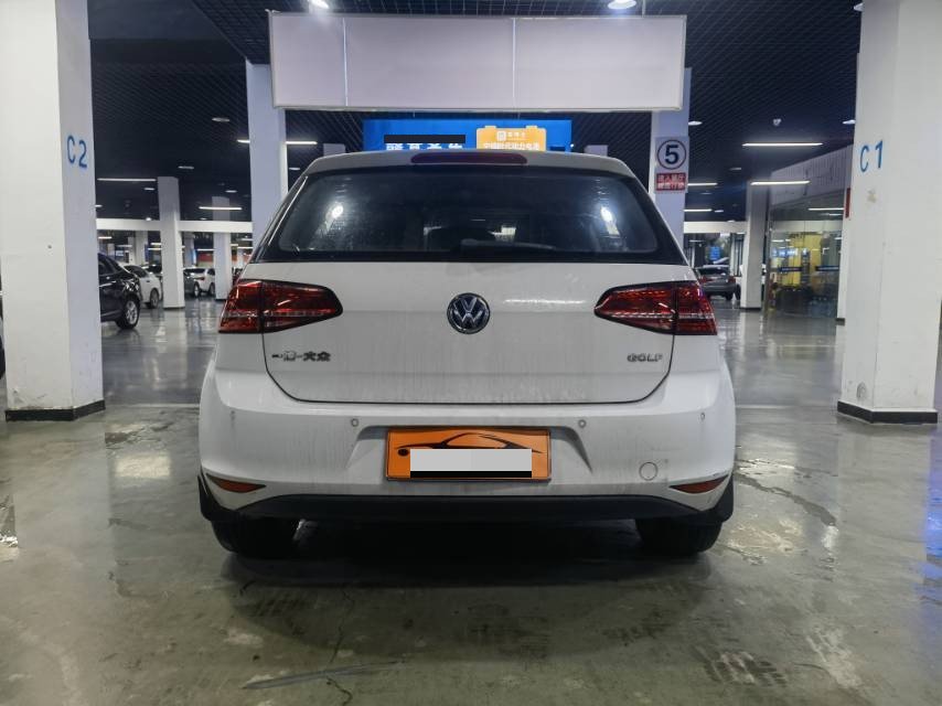 Volkswagen Golf 2017 car image #6