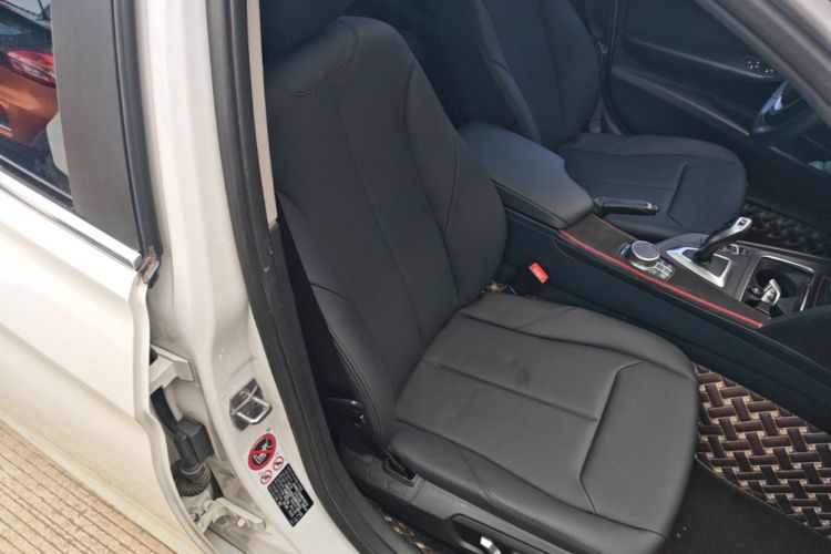 BMW 3 Series 2017 immagine di auto #24