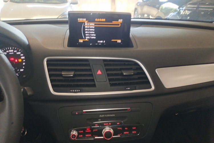 Audi Q3 2019 imagem de carro #13