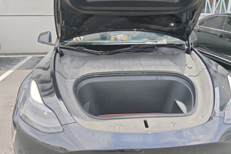 Tesla Model Y 2022 car image #28
