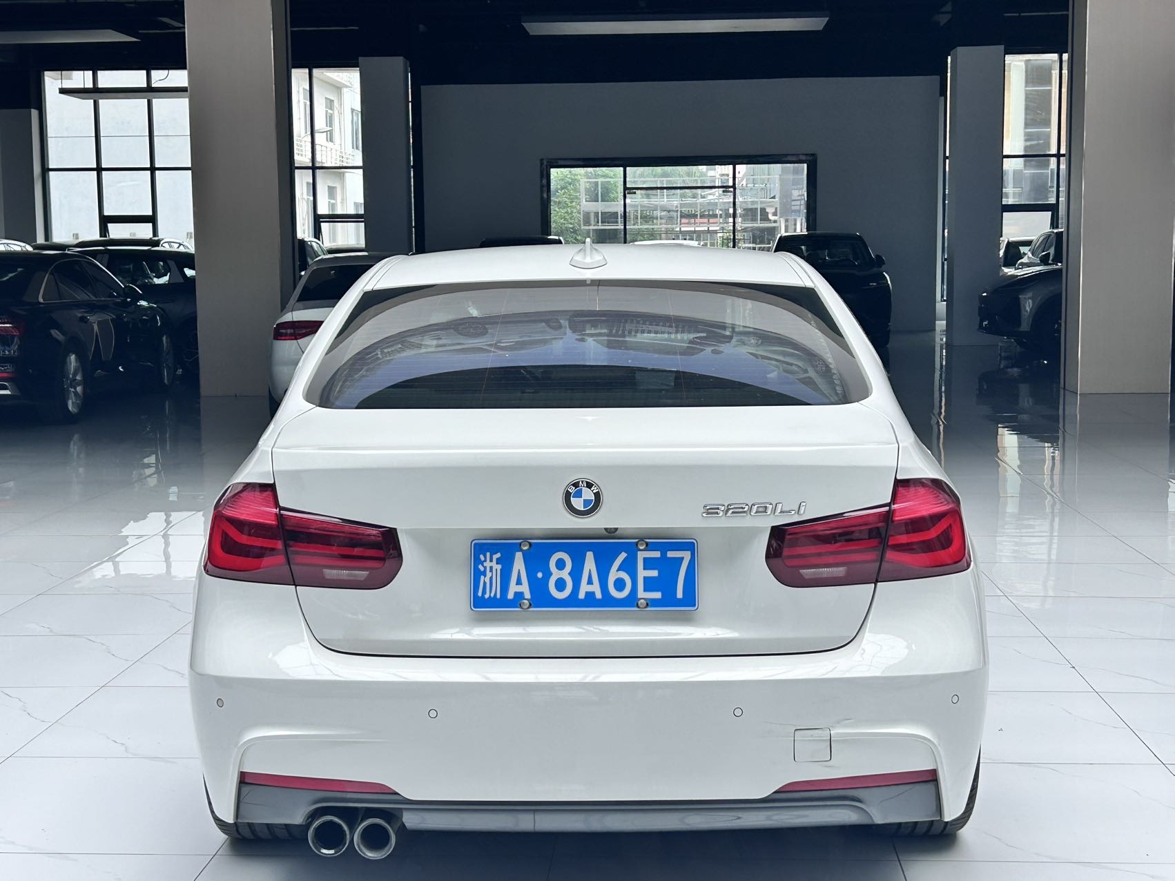 BMW 3 Series 2018 car image #6