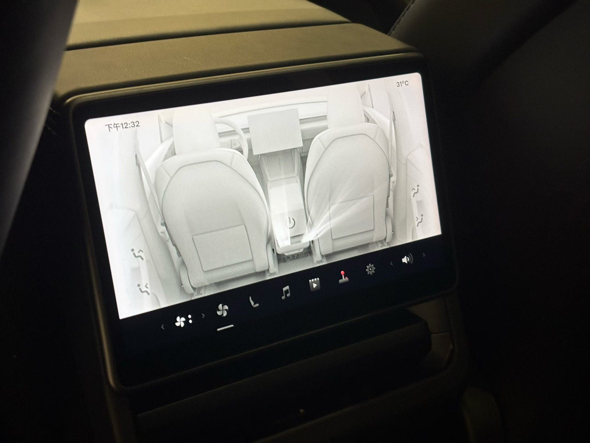 Tesla Model Y 2025 car image #7