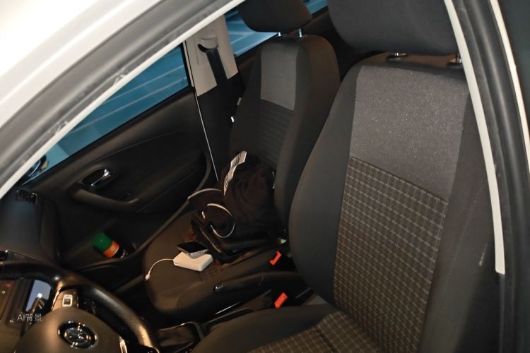Volkswagen Polo 2016 car image #17