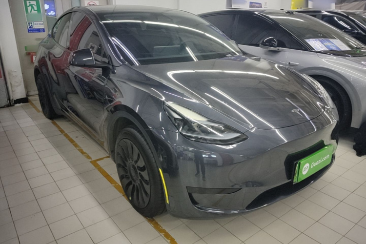 Tesla Model Y 2024 #4 Tesla Model Y 2024 car image #4