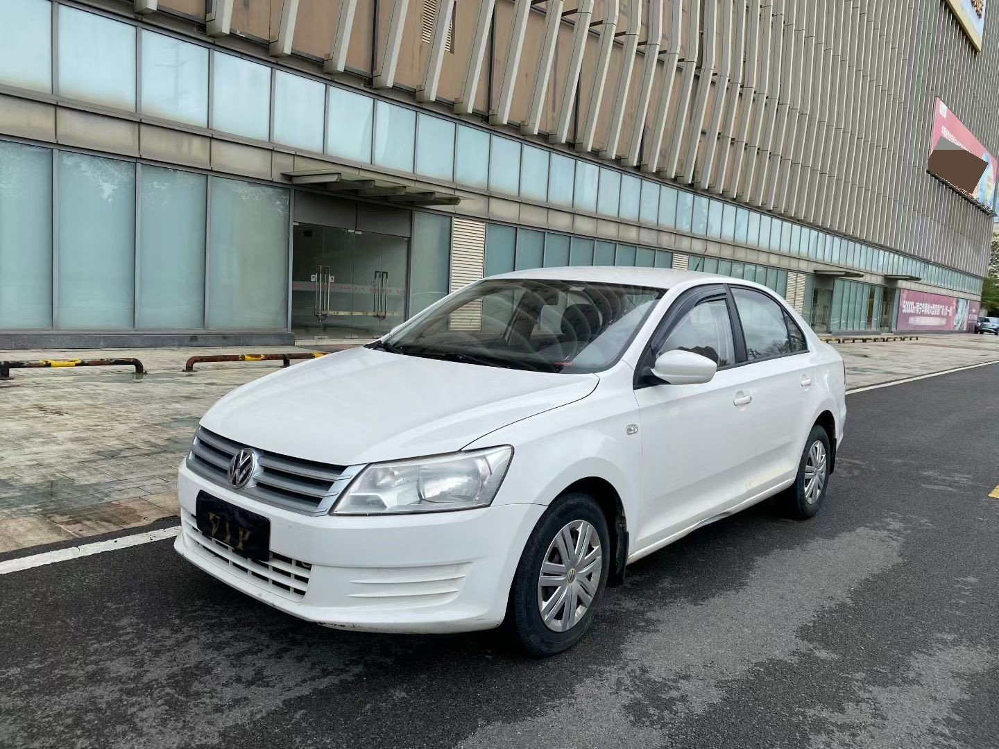 Volkswagen Santana 2013 car image 