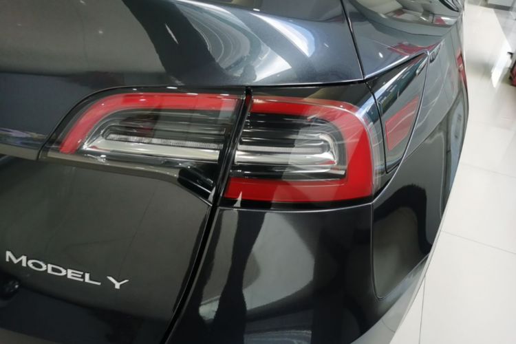 Tesla Model Y 2024 #8 Tesla Model Y 2024 car image #8