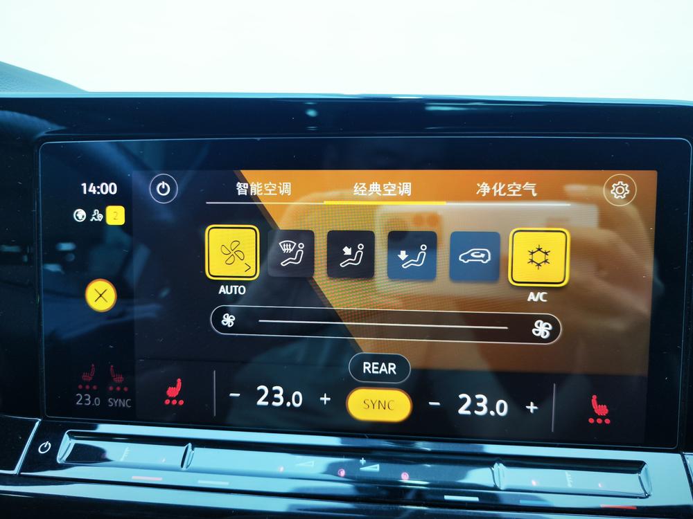 Volkswagen Golf 2023 car image #10
