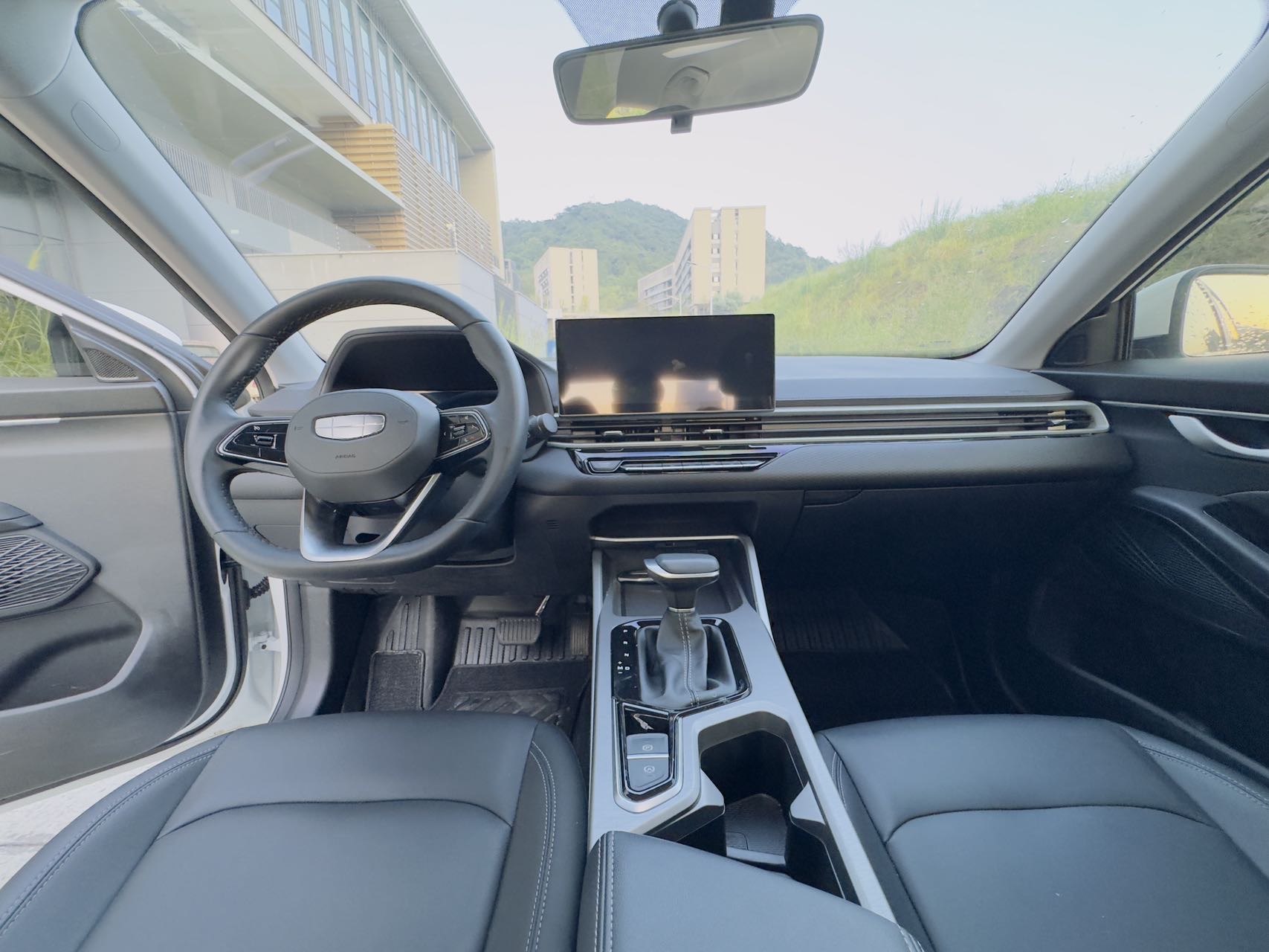 GEELY Emgrand 2025 صورة سيارة #8
