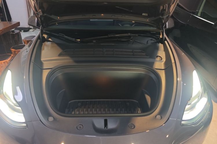 Tesla Model Y 2022 car image #20