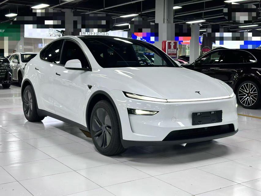 Tesla Model Y 2026 car image #3