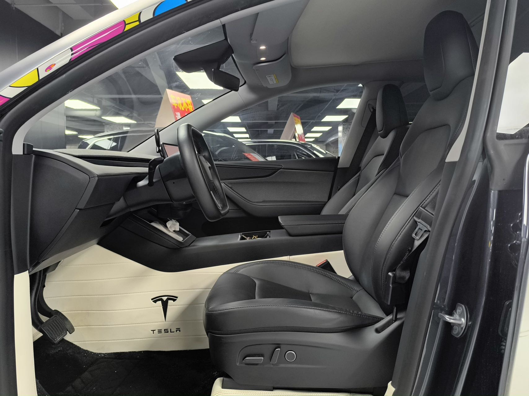 Tesla Model Y 2025 #4 Tesla Model Y 2025 car image #4