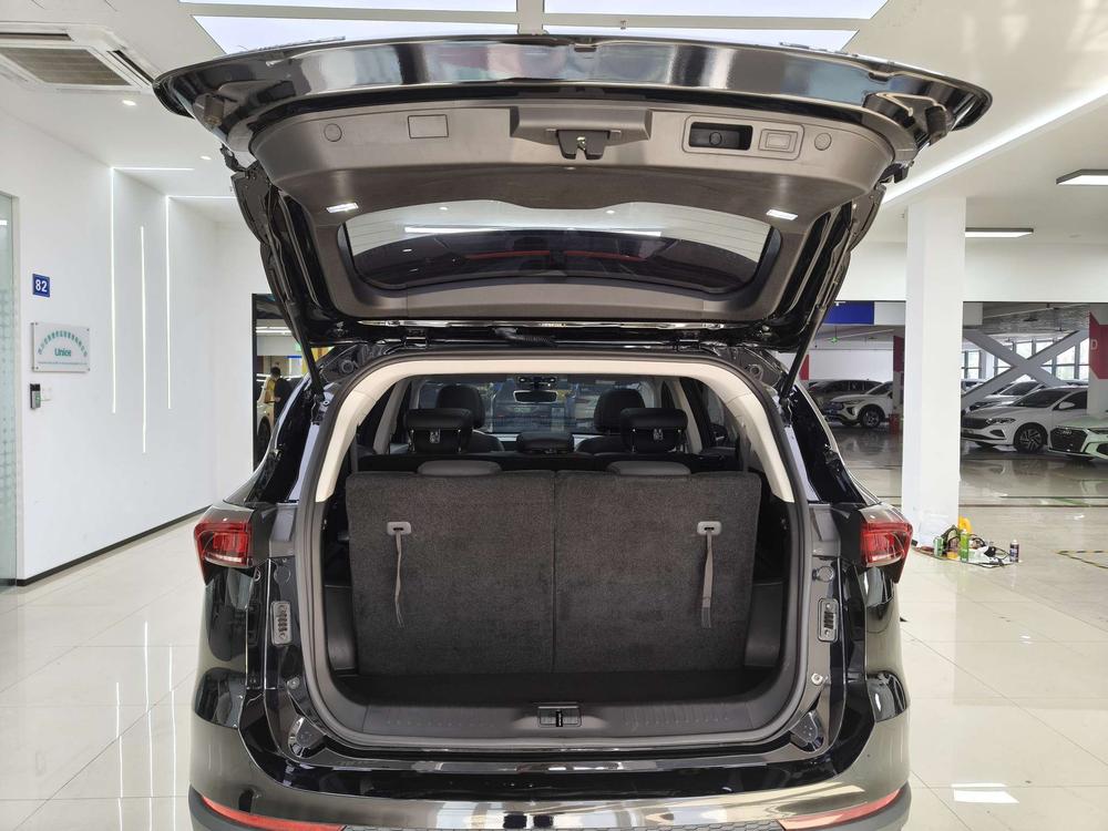 Jetour X70 PLUS 2023 car image #17
