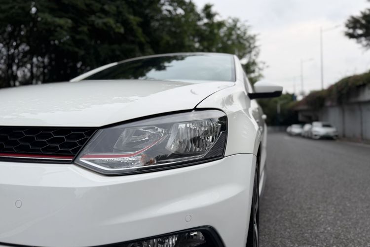 Volkswagen Polo 2016 car image #6