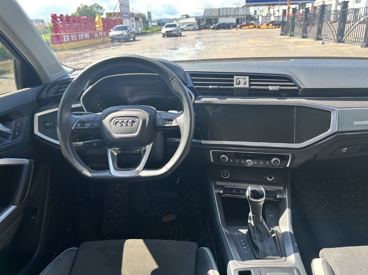 Audi Q3 2022 car image #15