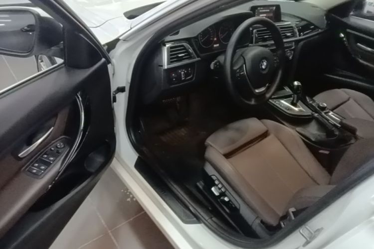 BMW 3 Series 2018 #16 BMW 3 Series 2018 car image #16