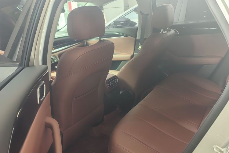 GEELY Emgrand 2026 car image #7