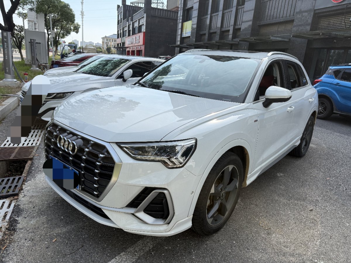 Audi Q3 2021 صورة سيارة 