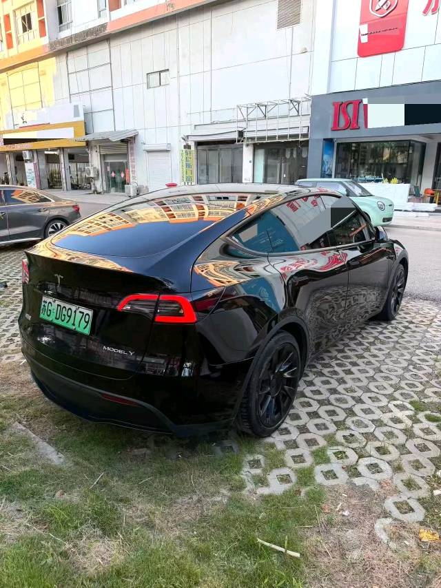 Tesla Model Y 2022 #3 Tesla Model Y 2022 car image #3
